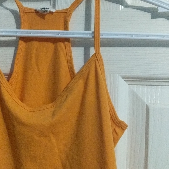 SALE [4/15$] GARAGE TANK TOP - Picture 2 of 3